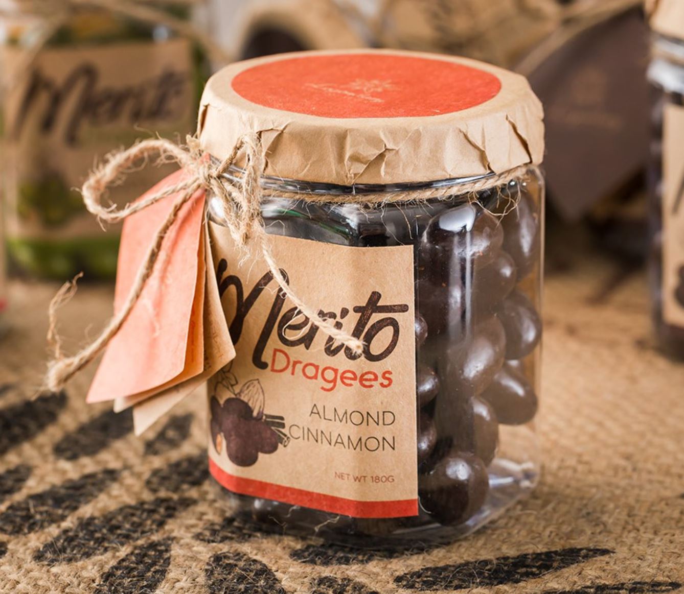 Sôcôla cam quế bọc hạt hạnh nhân - Legendary