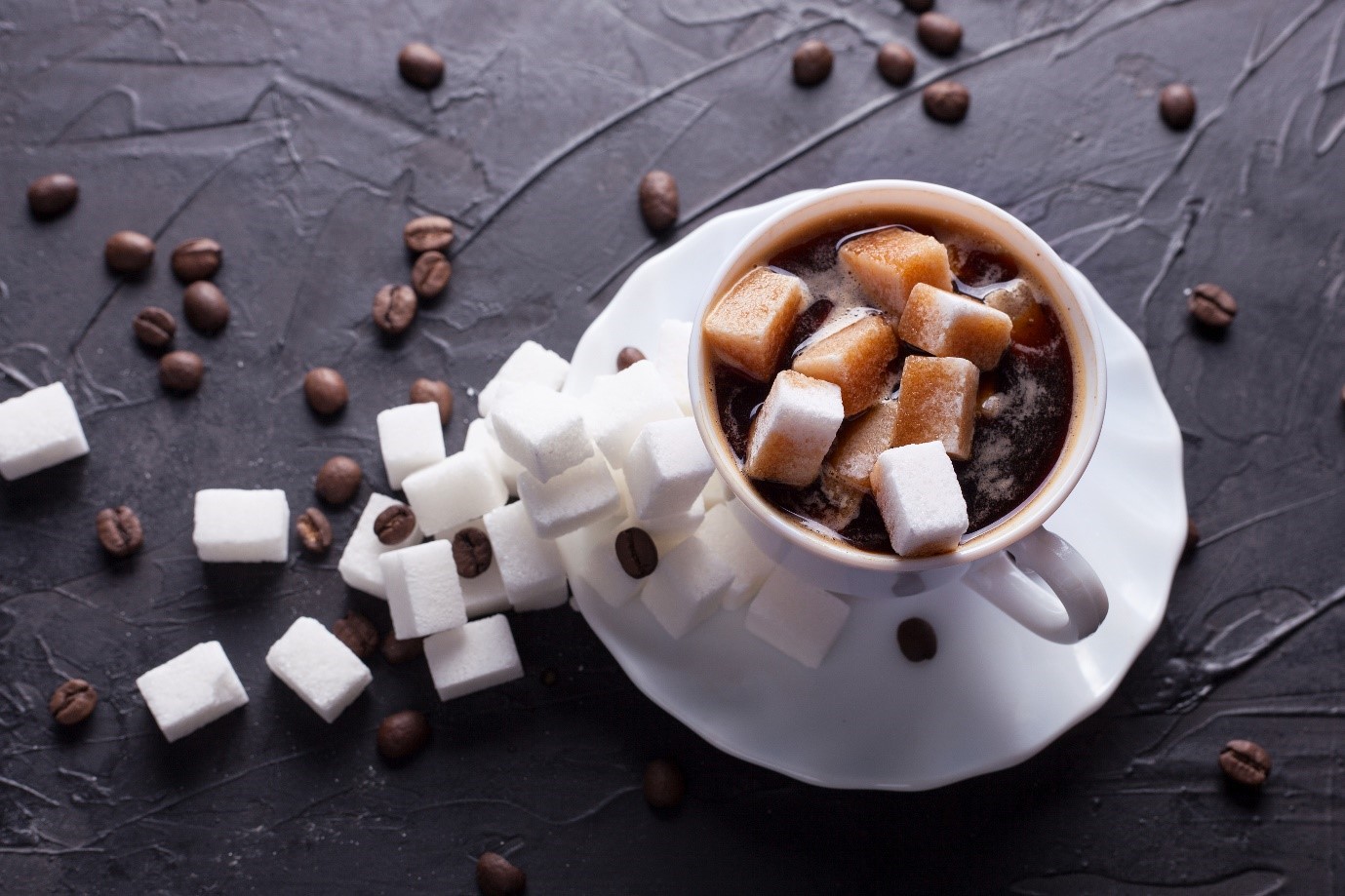 Thức uống thêm đường, kem, sữa làm mất đi những lợi ích cho sức khoẻ của một ly cà phê đen cơ bản